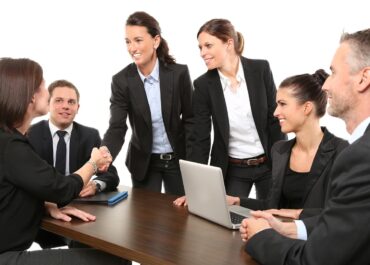 Warum Unternehmen in Weiterbildungen nonverbaler Kommunikation unterschätzen – und was sie dadurch verpassen